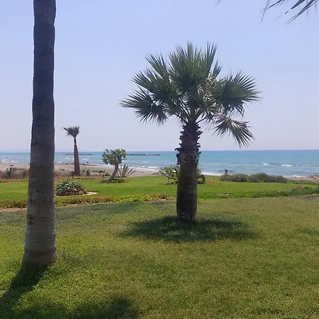 Sandy Beach Villas 5 * Oroklini