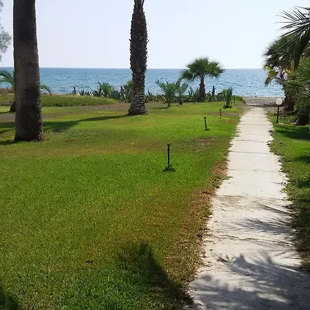 Sandy Beach Villas 5 * 沃罗里尼