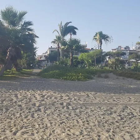 Sandy Beach Villas 5 公寓 沃罗里尼